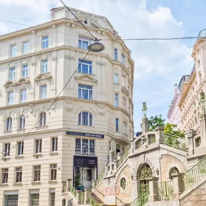 Mozart - Newly Renovated Viena